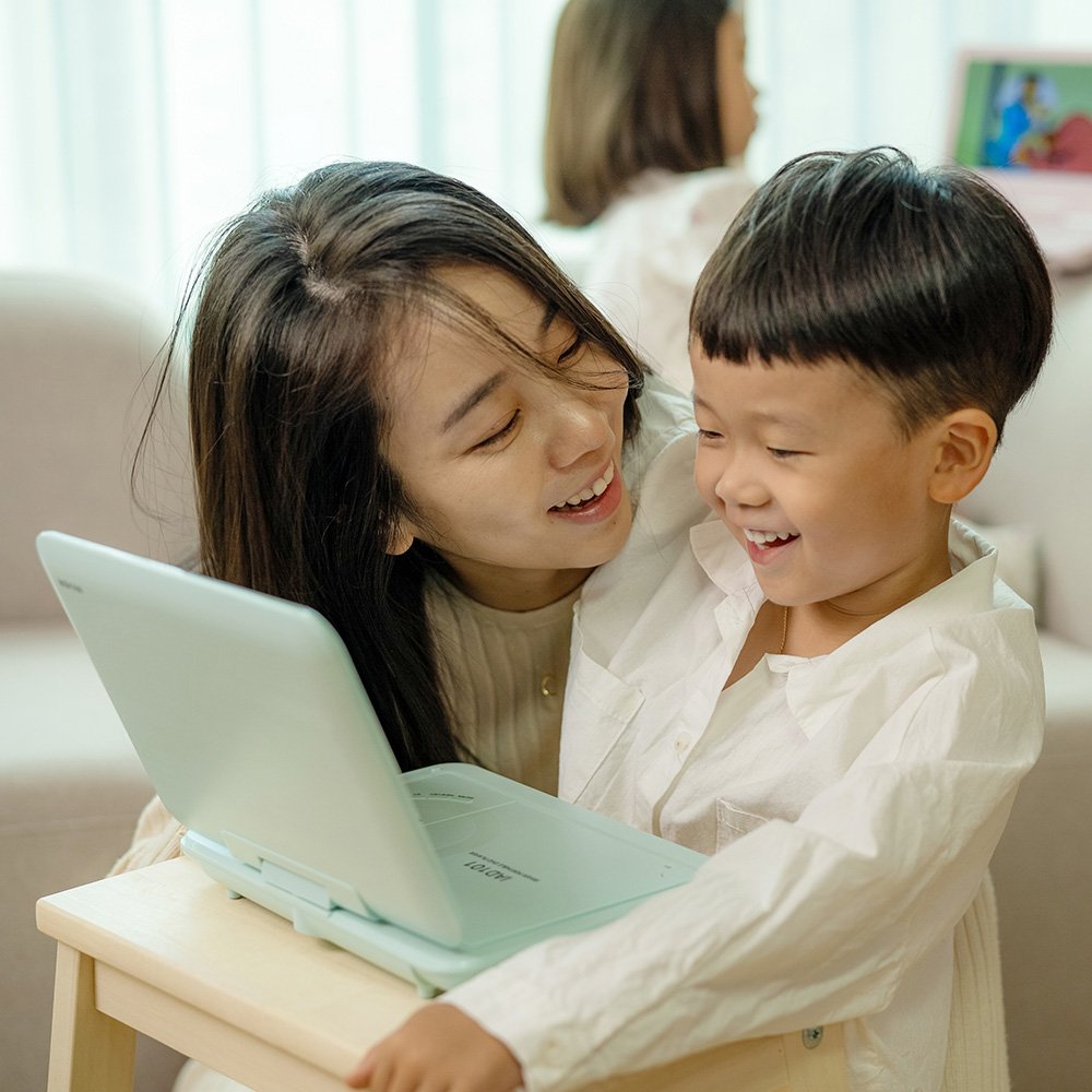 아이리버 휴대용 DVD플레이어 IAD101 최대 약 10시간 재생 CD리핑 리모컨 차일드락 HDMI 출력 화면만끄고 재생가능 영어흘려듣기, IAD101-화이트할인· 09:17:07 상세 이미지 2